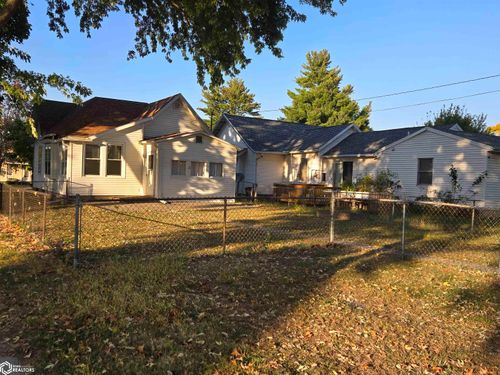 831 Hedge Ave, Burlington, IA, 52601-6452 | Card Image
