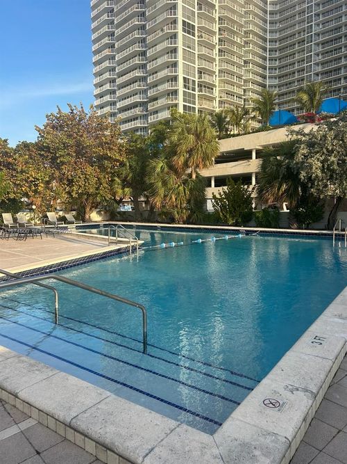5j-7545 E Treasure Dr, North Bay Village, FL, 33141-4308 | Card Image
