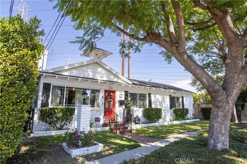 11117 Sylvan St, North Hollywood, CA, 91606-3713 | Card Image