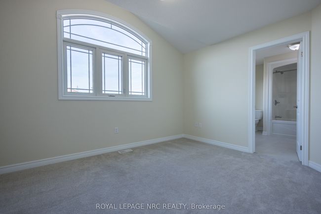 33 Cinnamon St, House other with 3 bedrooms, 3 bathrooms and 2 parking in Thorold ON | Image 15