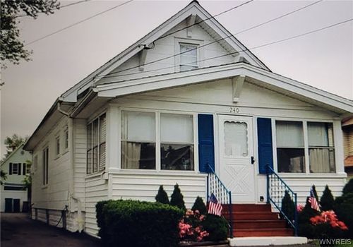 240 78th St, Niagara Falls, NY, 14304-4128 | Card Image