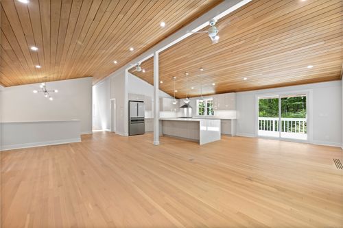 17 Clover Ln, Westport, CT, 06880-2626 | Card Image