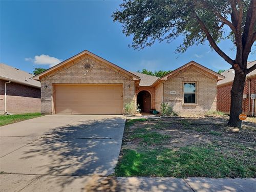 5761 Dunraven Trl, Fort Worth, TX, 76244-5667 | Card Image