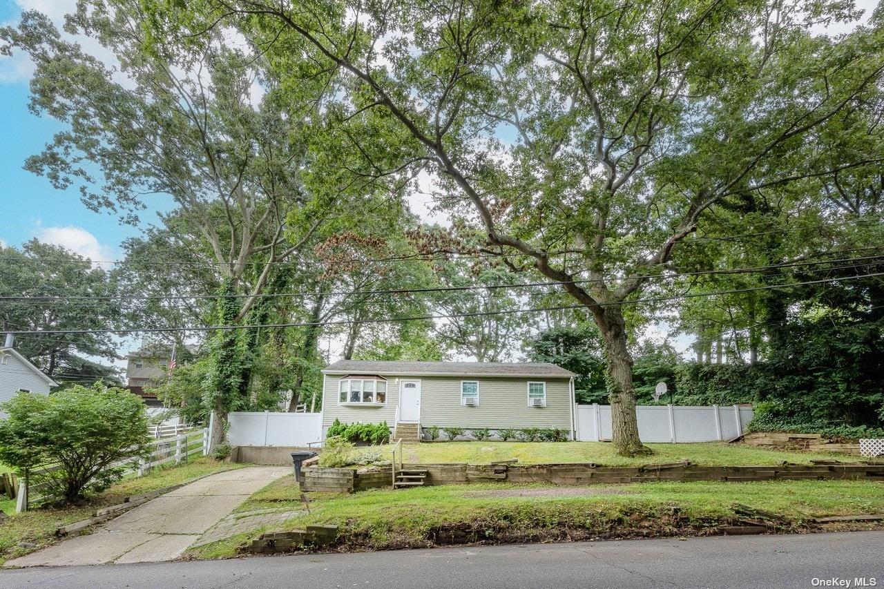 Broadway , Rocky Point, NY 11778