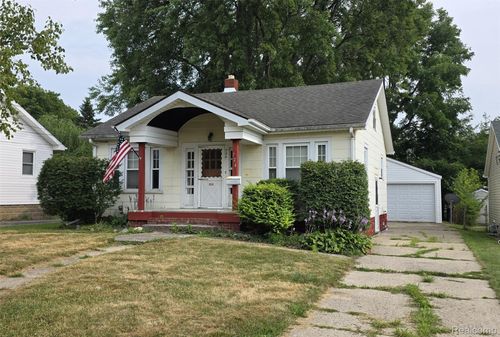 724 Alexandrine Ave, Mount Morris, MI, 48458-1731 | Card Image