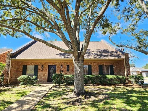 66 W Imperial Dr, Harahan, LA, 70123-4711 | Card Image