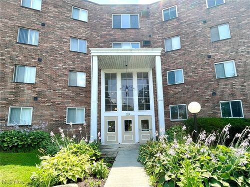 apt-306-355 Solon Rd, Chagrin Falls, OH, 44022-3356 | Card Image