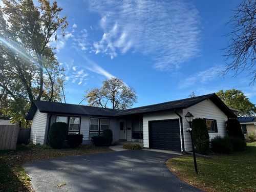 325 W Central Ave, Lombard, IL, 60148-3814 | Card Image