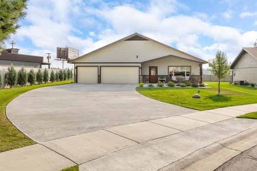 42 Clubhouse Way, Stevensville, MT, 59870-7407 | Card Image