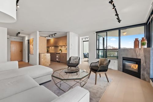 6d-328 Taylor Way, West Vancouver, BC, V7T2Y4 | Card Image