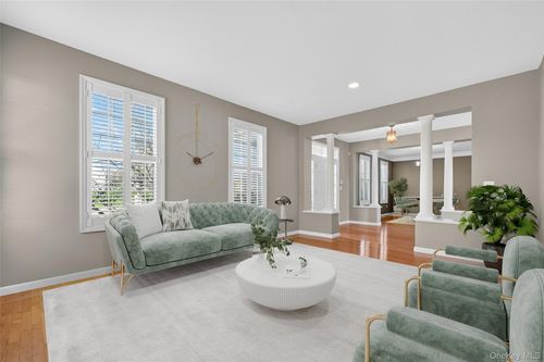 18 Four Corners Blvd, East Fishkill, NY, 12533-4310 | Card Image