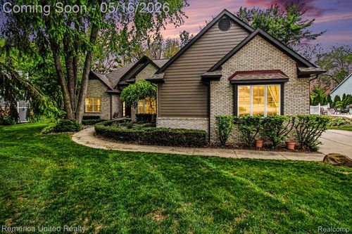 57224 Hidden Timbers Dr, South Lyon, MI, 48178-8704 | Card Image