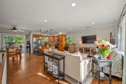 39 Graney Ct, Pearl River, NY, 10965-1025 | Card Image