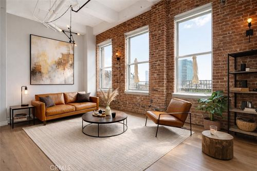 215 W 7th, Los Angeles, CA, 90014 | Card Image