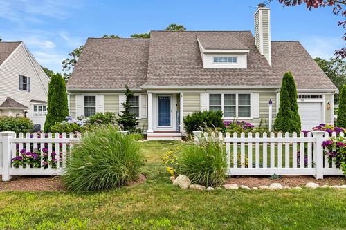 156 Settlers Ln, Hyannis, MA, 02601-2284 | Card Image