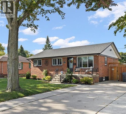 3477 Maisonneuve Ave, Windsor, ON, N9E1Y9 | Card Image