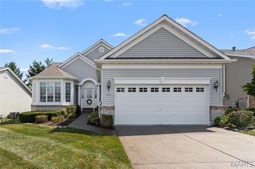 2046 Hawks Landing Dr, Lake St Louis, MO, 63367-1838 | Card Image