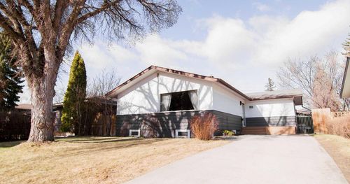 15 Hamlet Rd Sw, Calgary, AB, T2V3C9 | Card Image