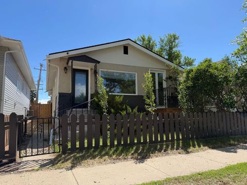 541 3 Ave W, Drumheller, AB, T0J0Y3 | Card Image