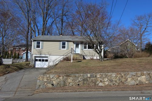 84 Marshall Ln, Derby, CT, 06418-2327 | Card Image