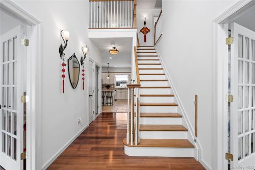 5 Pine St, Plainview, NY, 11803-2025 | Card Image