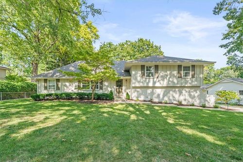 8101 Rosewood Dr, Prairie Village, KS, 66208-5014 | Card Image