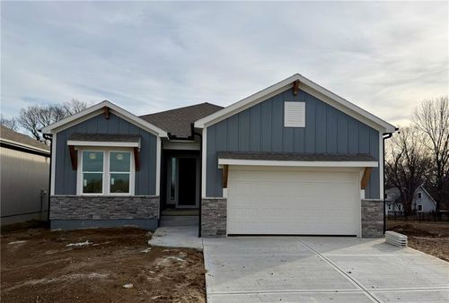 1153 Sw Whitby Dr, Lee's Summit, MO, 64083-6110 | Card Image