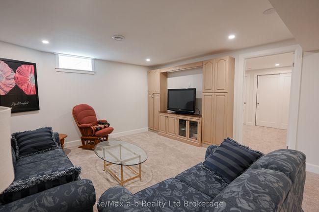 11 Mcdonald Crt, House other with 2 bedrooms, 3 bathrooms and 2 parking in Tillsonburg ON | Image 19