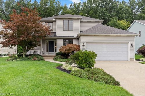7012 Morning Dove Ln, Olmsted Twp, OH, 44138-3177 | Card Image
