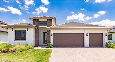 Prairie-style house with a garage | Image 1