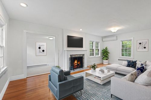19 Elliot Rd, Great Neck, NY, 11021-1519 | Card Image