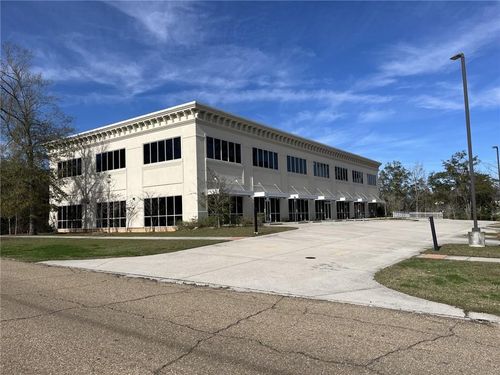 211 S Tyler St, Covington, LA, 70433-3035 | Card Image