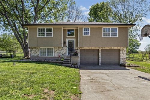 1101 S Doyle St, Louisburg, KS, 66053-4029 | Card Image
