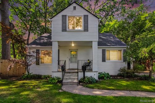 23831 Seneca St, Oak Park, MI, 48237-2262 | Card Image