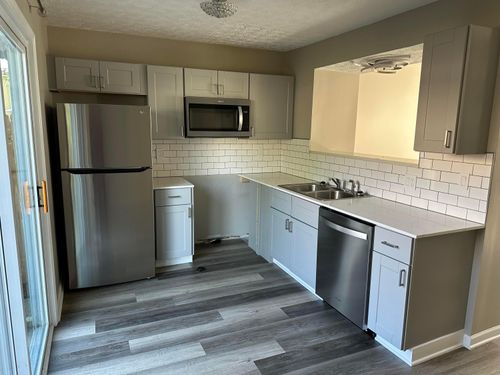 10b-7806 Barkwood Dr, Worthington, OH, 43085-4898 | Card Image