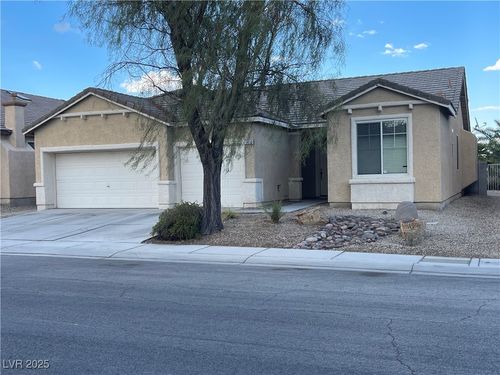 5832 Vista Luna St, North Las Vegas, NV, 89031-3582 | Card Image
