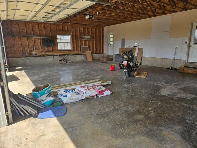 Garage | Image 25