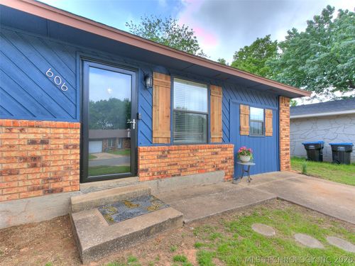 606 Holsey Dr, Noble, OK, 73068-8232 | Card Image