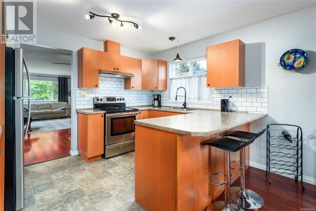 3353 Mill St, House other with 3 bedrooms, 2 bathrooms and 4 parking in Cumberland BC | Image 6