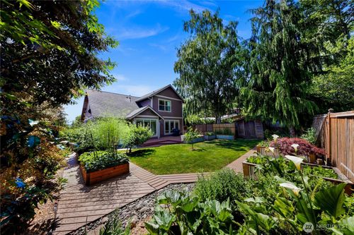 3217 Locust Ave, Bellingham, WA, 98225-8456 | Card Image