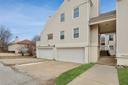 5247 Dakota Dr, West Des Moines, IA, 50265-2849 | Card Image
