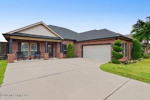 6682 Sugarcane Cir, Ocean Springs, MS, 39564-8955 | Card Image