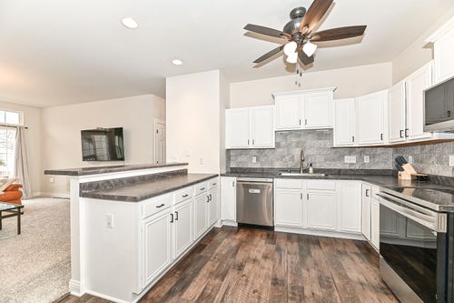 2245 W Vista Bella Dr, Oak Creek, WI, 53154-2662 | Card Image