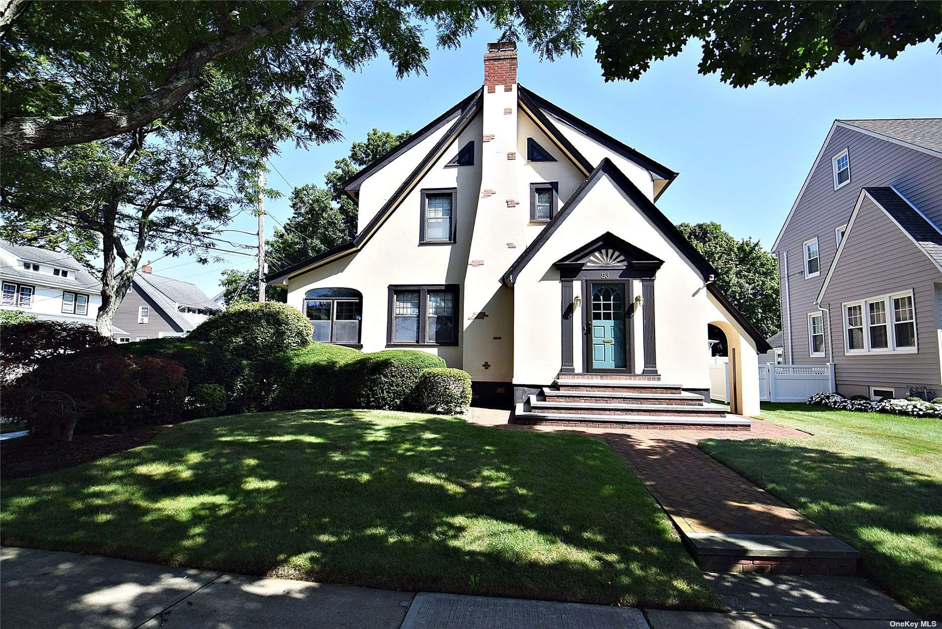 Sherman St, Lynbrook, NY 11563
