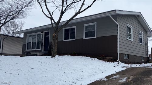 517 Grosvenor Ave Nw, Massillon, OH, 44647-5359 | Card Image