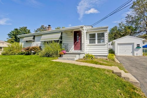 19 Dennis St, Springfield, MA, 01118-1704 | Card Image