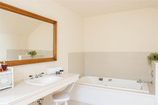 Primary 2n floor bath with soaking tub | Image 28
