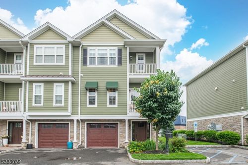 15 Chaz Way, Fairfield, NJ, 07004-3610 | Card Image