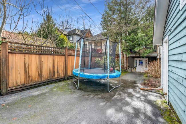 2819 W 13 Th Avenue, House other with 6 bedrooms, 3 bathrooms and 2 parking in Vancouver BC | Image 20