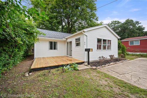 619 Elizabeth St, Milford, MI, 48381-1791 | Card Image